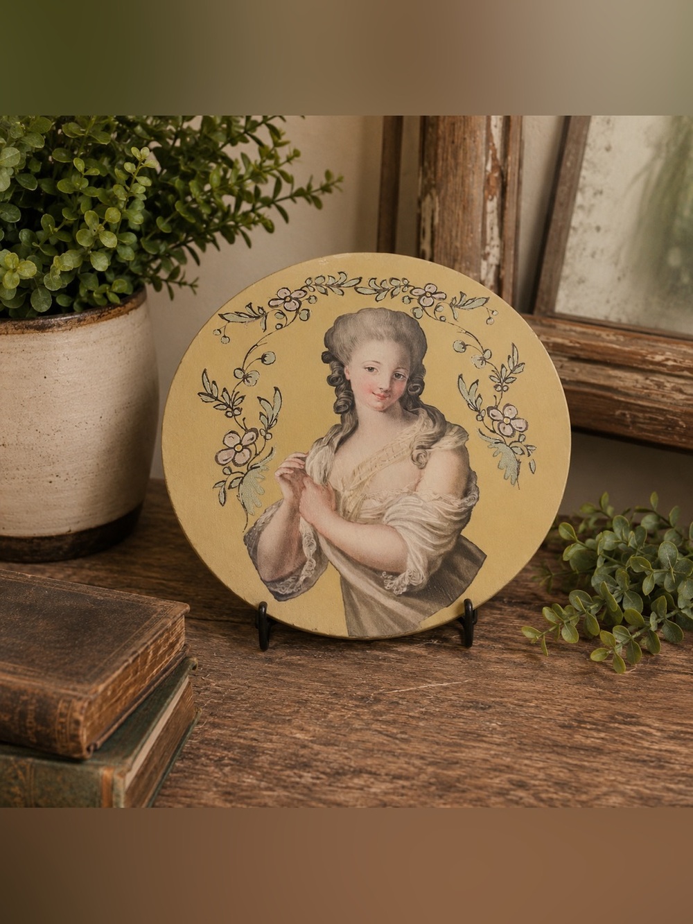 Vintage Style Decorative Round Cutting board with Marie Antoinette.